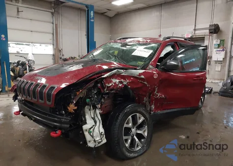 2017 Jeep Cherokee Trailhawk 4X4 from USA, damaged, VIN 1C4PJMBSXHW632644